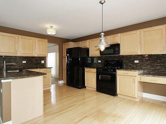 4th image of 3205 Pineview Cir
