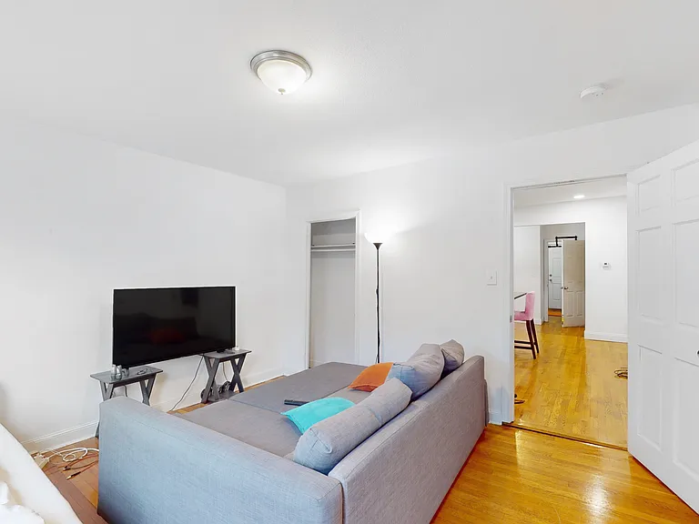 27 5th St #4 — Photo 4