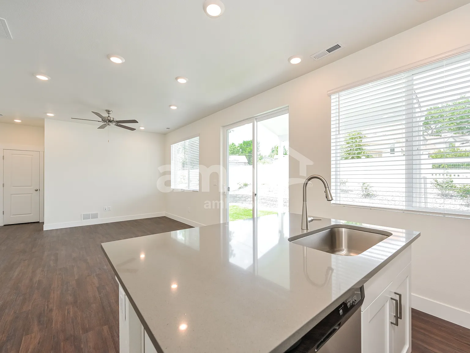 3 bed, 2.5 bath, 1766 sqft, $3,385 — Photo 4
