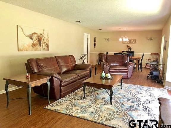 3rd image of 704 Woodbine Dr