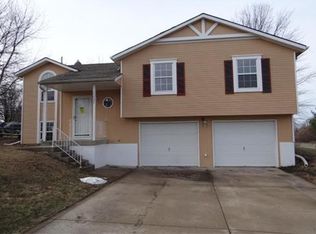 15537 Walnut Ct, Basehor, KS 66007