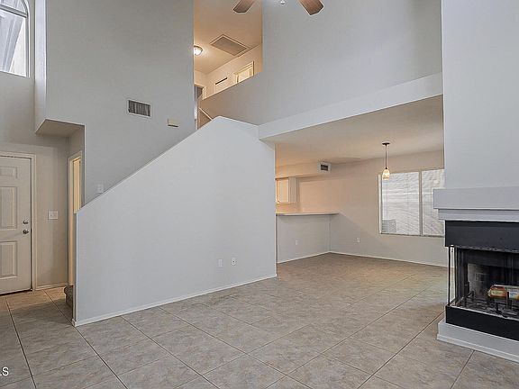 2nd image of 528 S SUNRISE Drive
