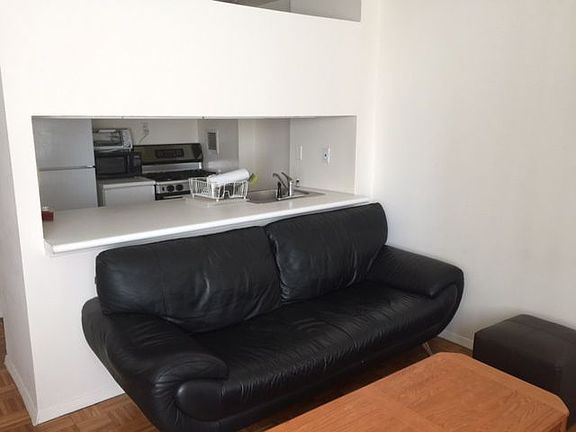 4th image of 1 Irving Pl APT P11i