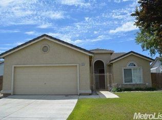 1070 Meadowbrook Dr, Manteca, CA 95336
