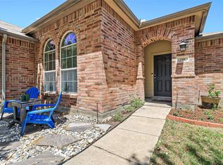 1301 Mockingbird Dr, Aubrey, TX 76227