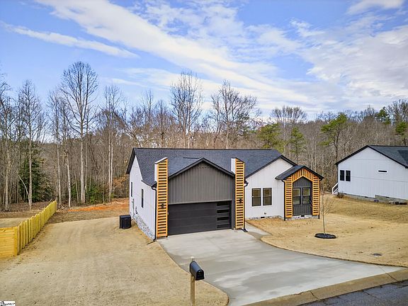 3rd image of 202 Anchor Rd