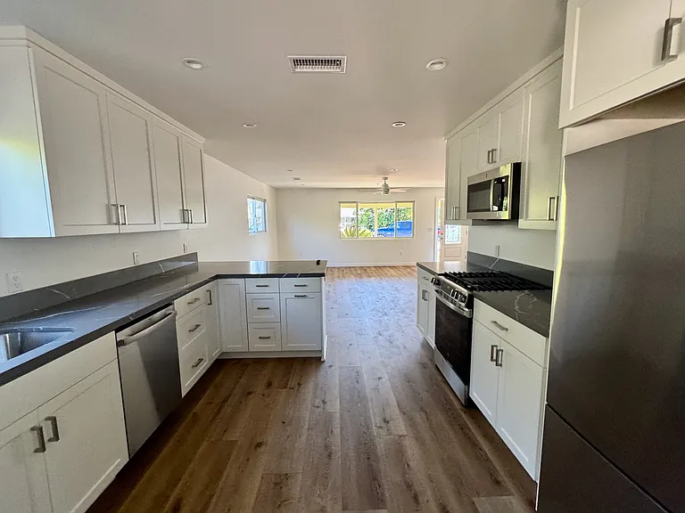 81 Richford Ln — Photo 16