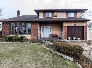 27 Sutherland Rd, Hicksville, NY 11801