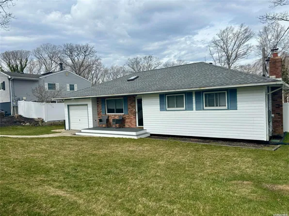 215 Seminole Street, Ronkonkoma, NY 11779