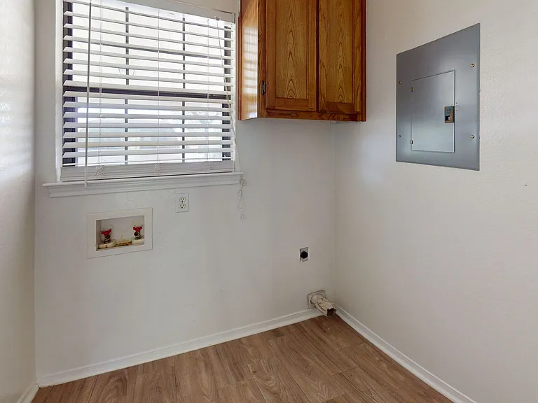 802 Hackberry St — Photo 10