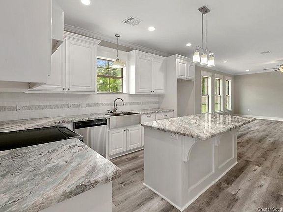 3rd image of 545 Sheila Dr