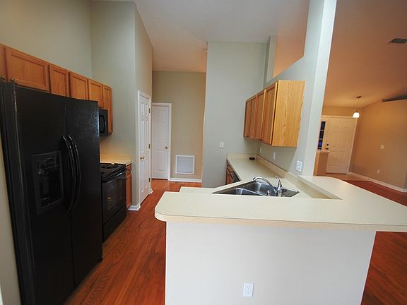 3rd image of 211 Gentle Breeze Dr