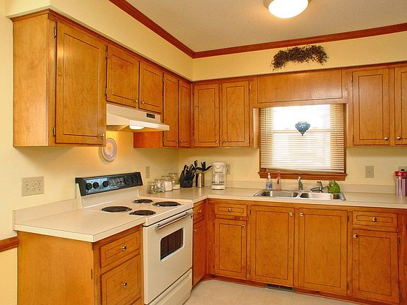 Look at all these cabinets!