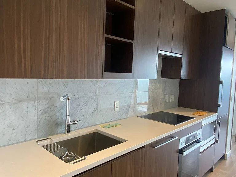 95 McMahon Dr #903 — Photo 5