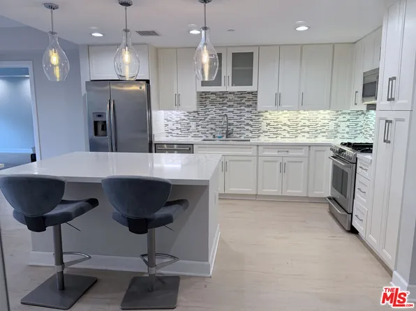 5015 Balboa Blvd #201, Encino, CA 91436