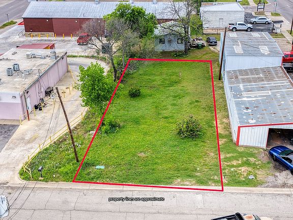 2nd image of 104 SE 12th Ave
