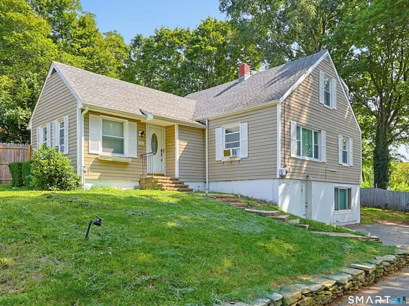 5 Flyers Drive, Norwich, CT 06360