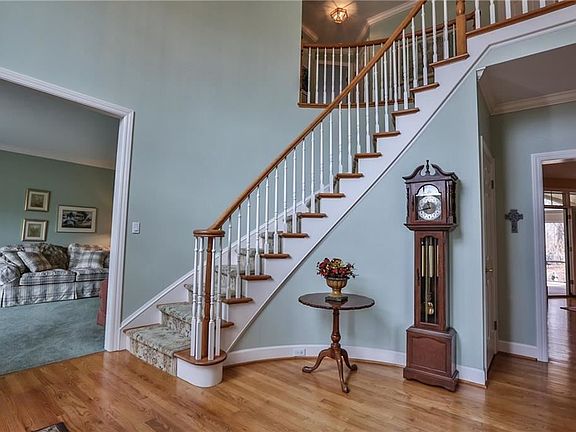 4th image of 23 Mill Neck Ln