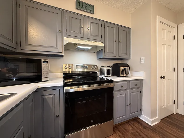 505 Westbrook Dr — Photo 5