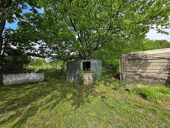 3rd image of 409559 E 1080th Rd