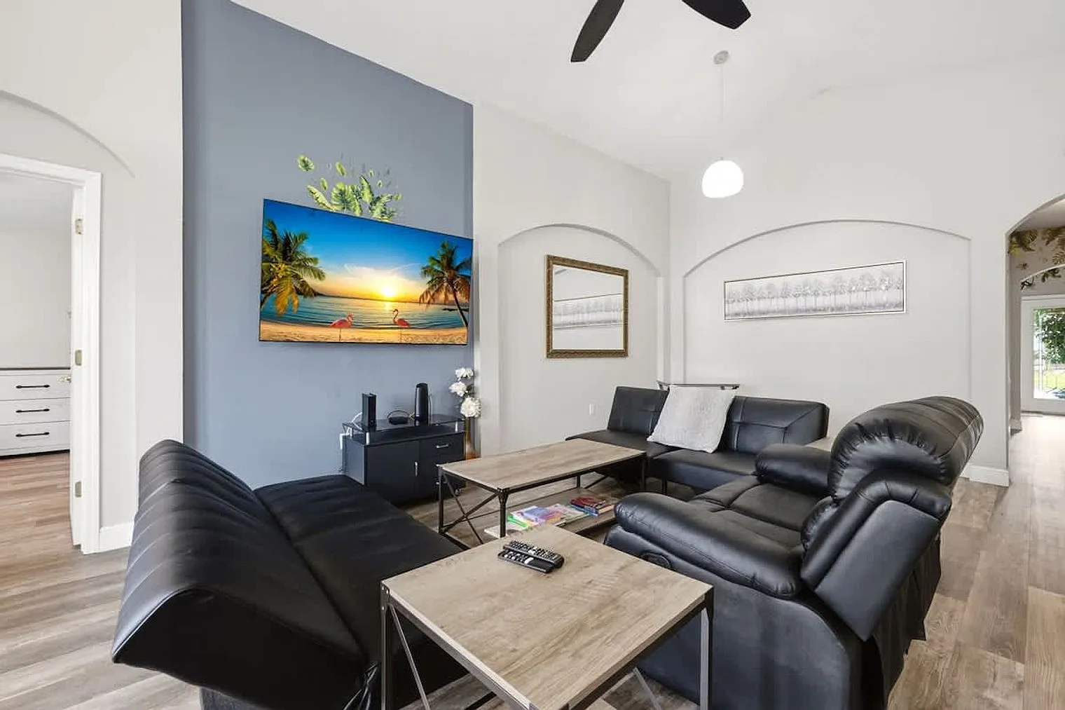 4 bed, 3.0 bath, $4,099 — Photo 3