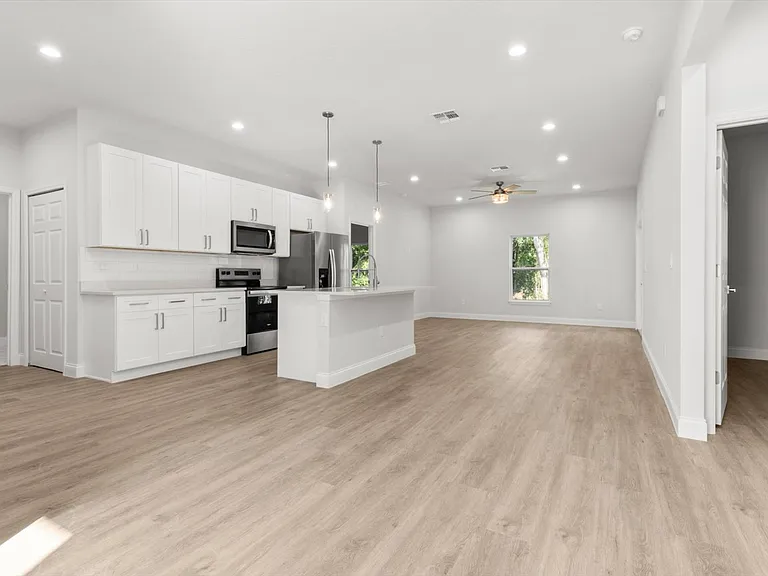 2021 W Alhambra Dr — Photo 8