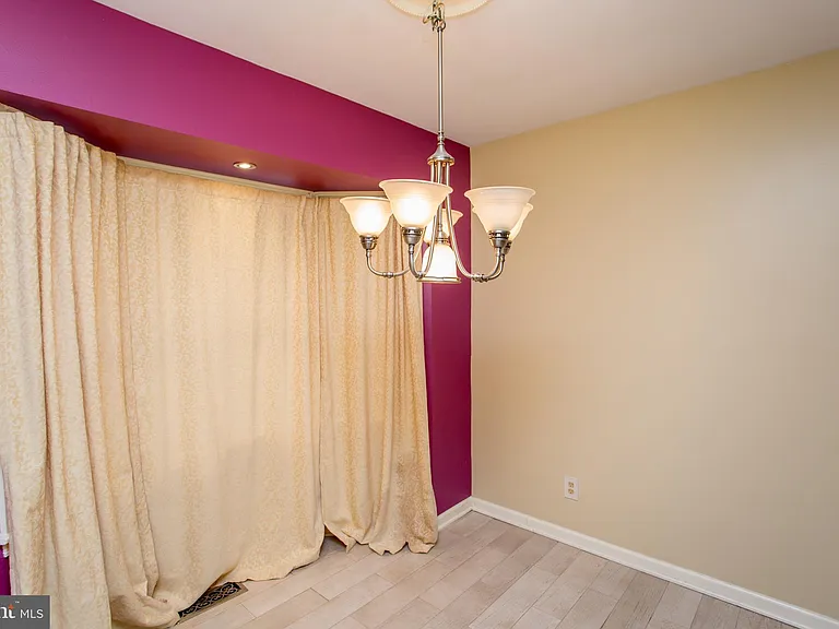 1529 Margaret Ct — Photo 32