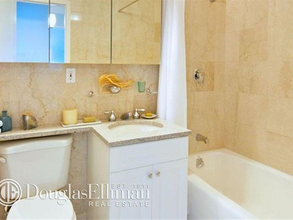 2nd image of 453 E 14th St APT 1B