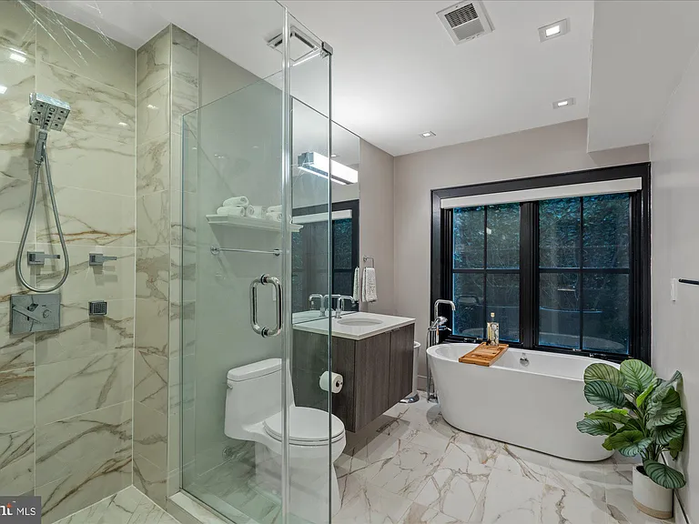 1429 W St NW #1 — Photo 12