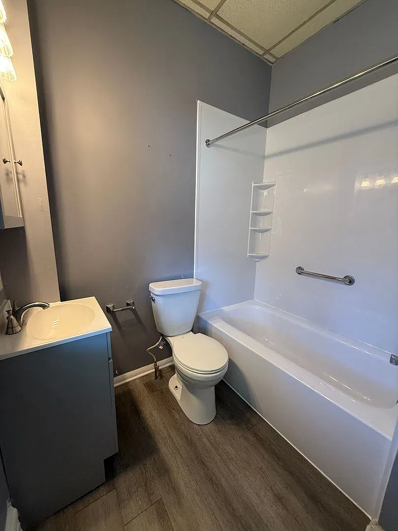 175 E High St — Photo 2
