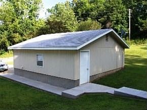 Oversized detached 2-car garage