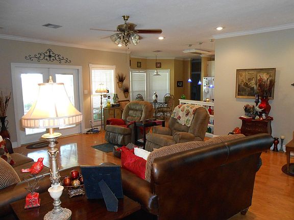2nd image of 477 Debra Ln