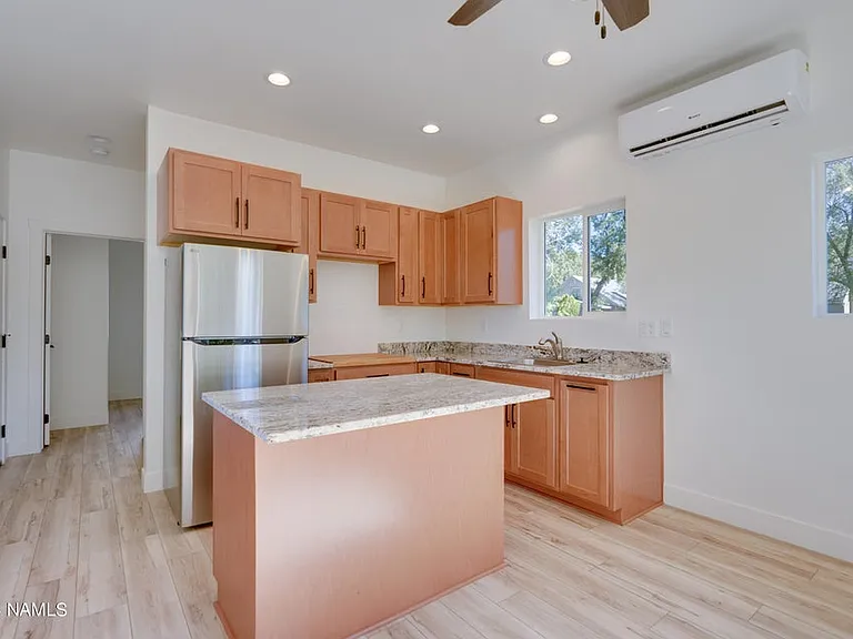 324 S 5th St — Photo 13