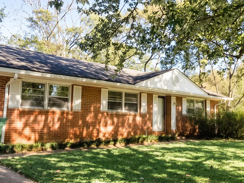 933 Karen Rd