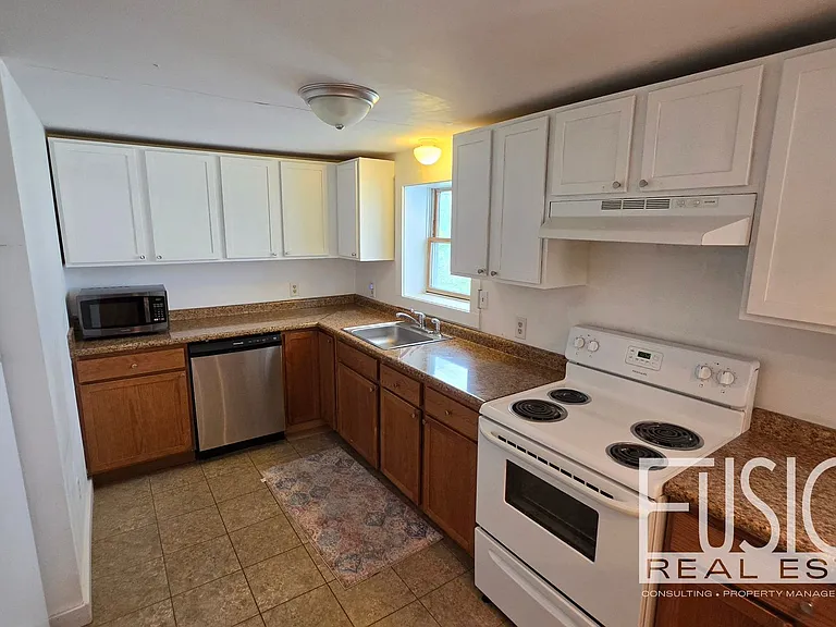 446 Colchester Ave — Photo 23