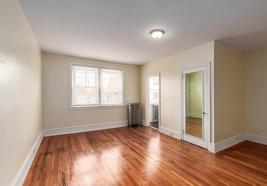 Stonehurst Apartments — Photo 1