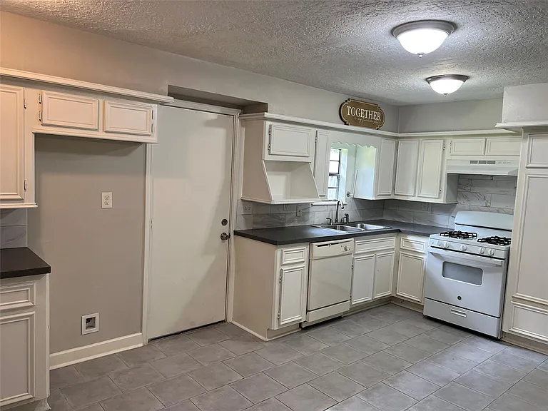 9505 Everglade Dr — Photo 13