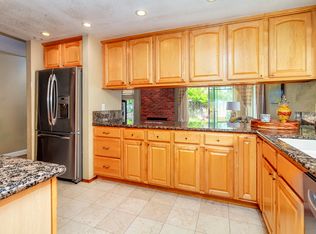 327 Hartford Ave, Des Moines, IA 50315