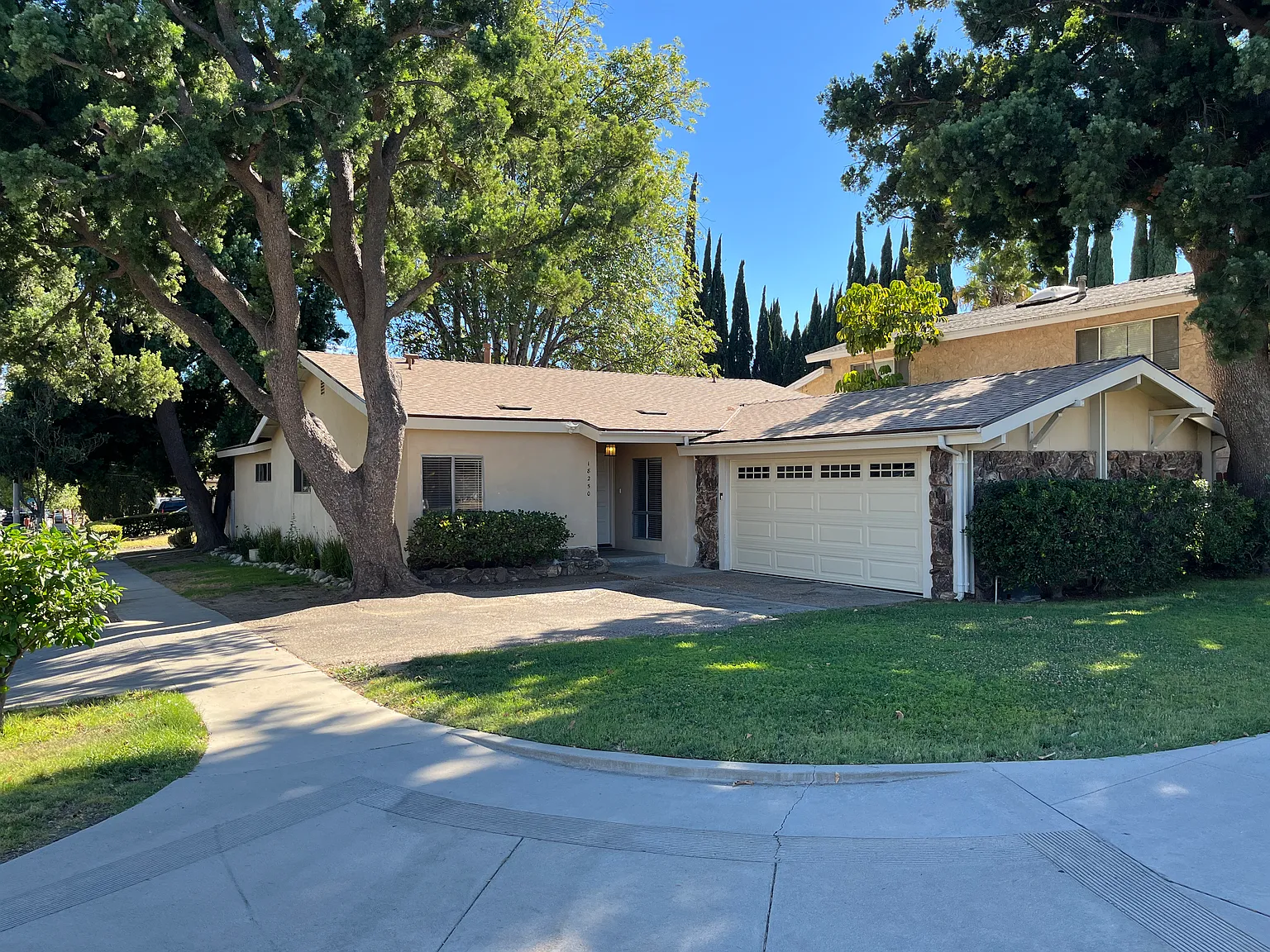 18250 Rayen St — Photo 1