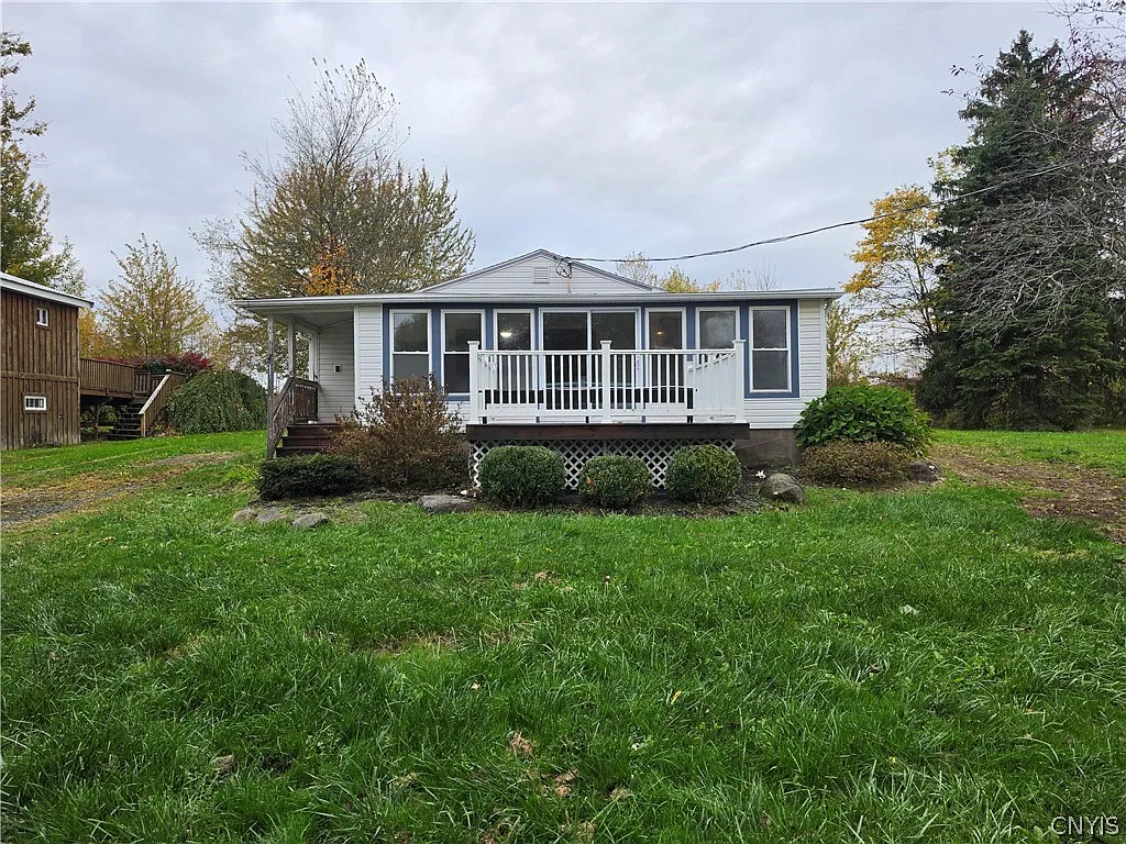 2 bed, 1.0 bath, 828 sqft, $1,700 — Photo 2