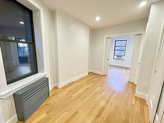 4th image of 222 E 27th St APT 5