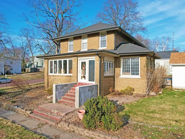 131 N Cherry St, Mount Carmel, IL 62863