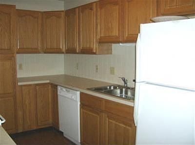 4th image of 120 Bentley Dr