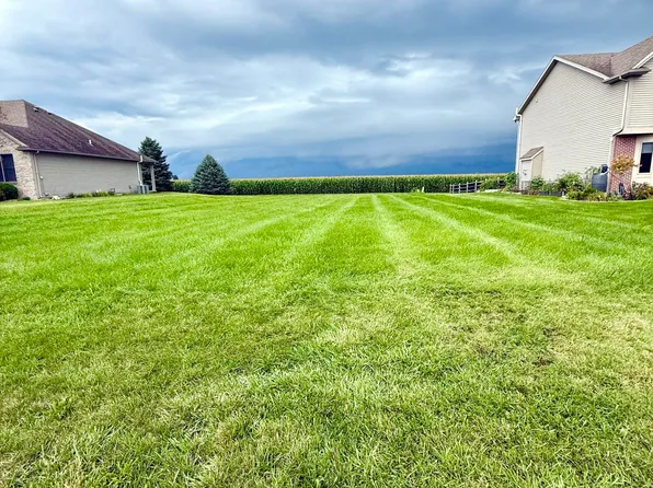1096 Westridge Dr, Waterville, OH 43566