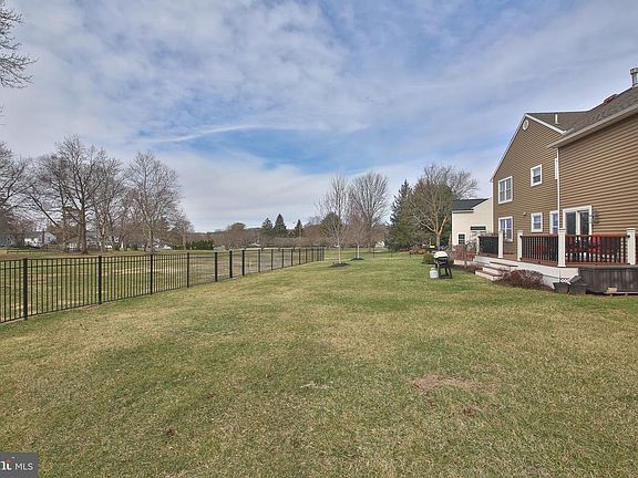 4th image of 367 Merion Pl