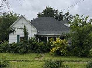 401 W Smith St, Sturgeon, MO 65284