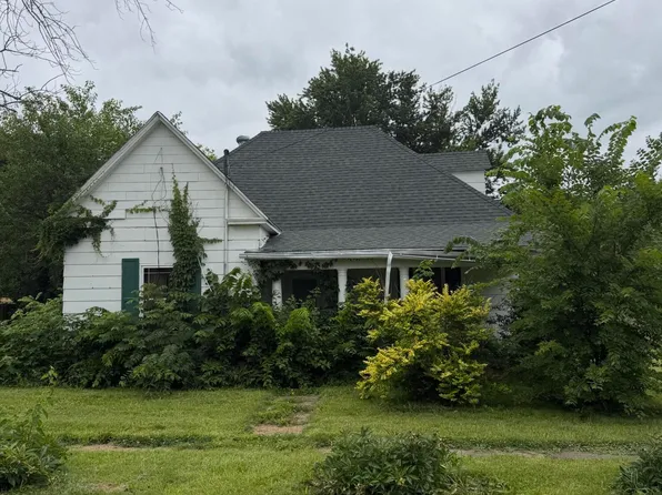 401 W Smith St, Sturgeon, MO 65284