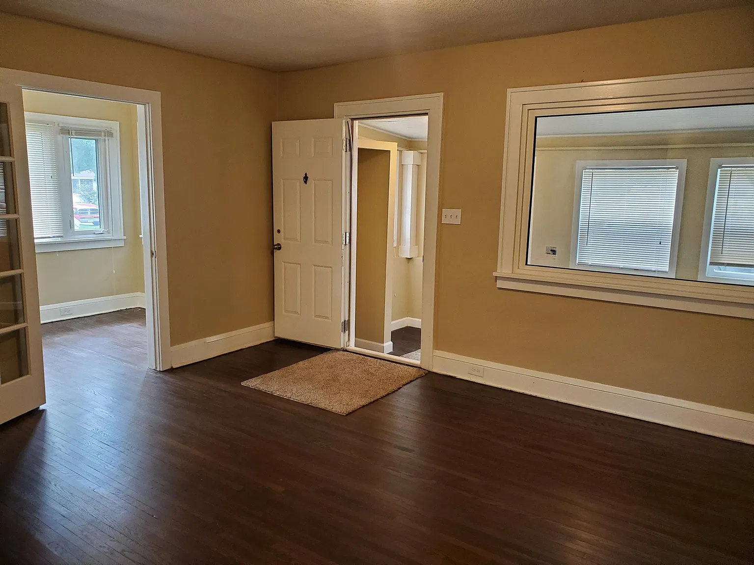 5 bed, 2000 sqft, $2,850 — Photo 2