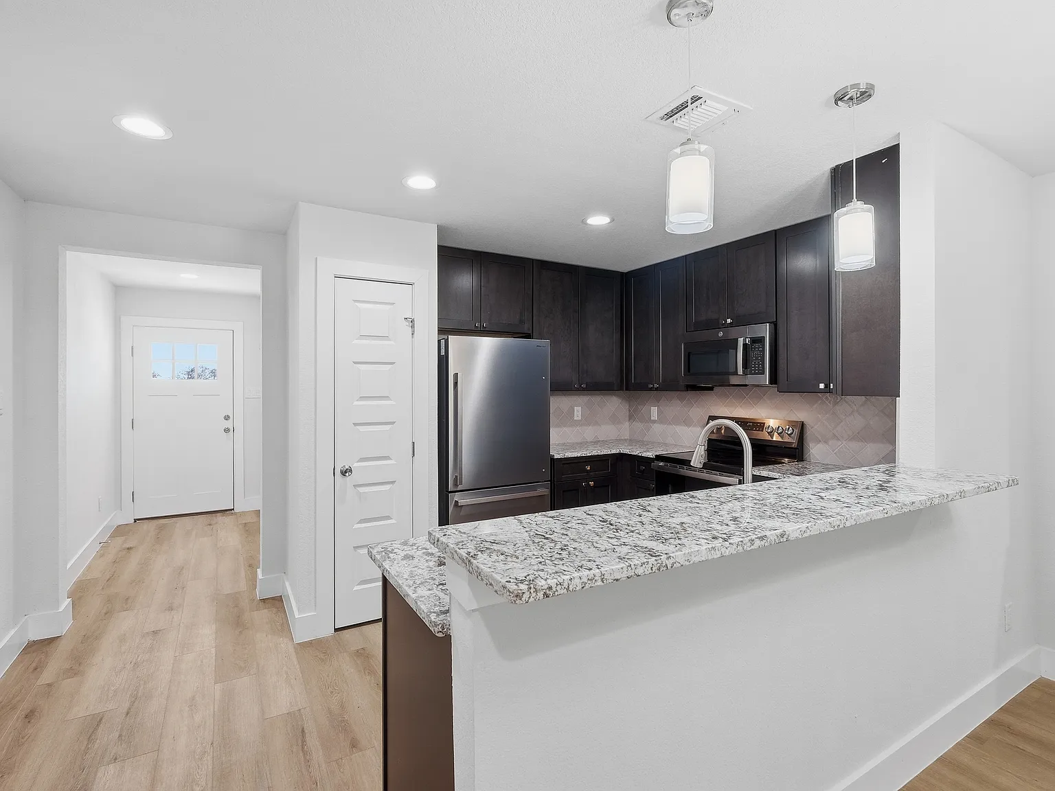 3 bed, 2.5 bath, 1244 sqft, $1,495 — Photo 4