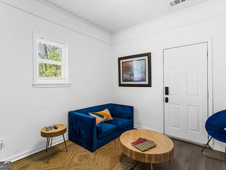 1111 Valley View Rd SE — Photo 10